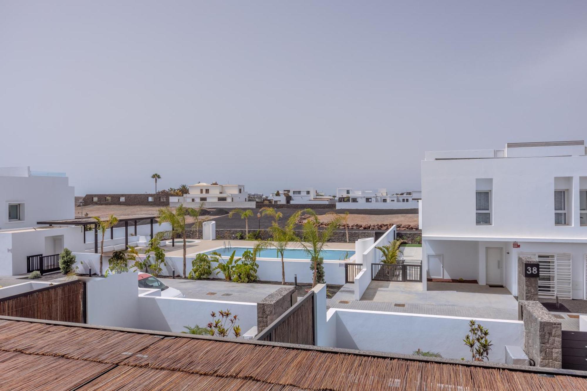 Serena Holiday Homes By Livvo Плая Бланка Екстериор снимка