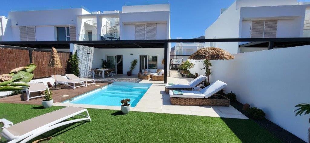 Serena Holiday Homes By Livvo Плая Бланка Екстериор снимка