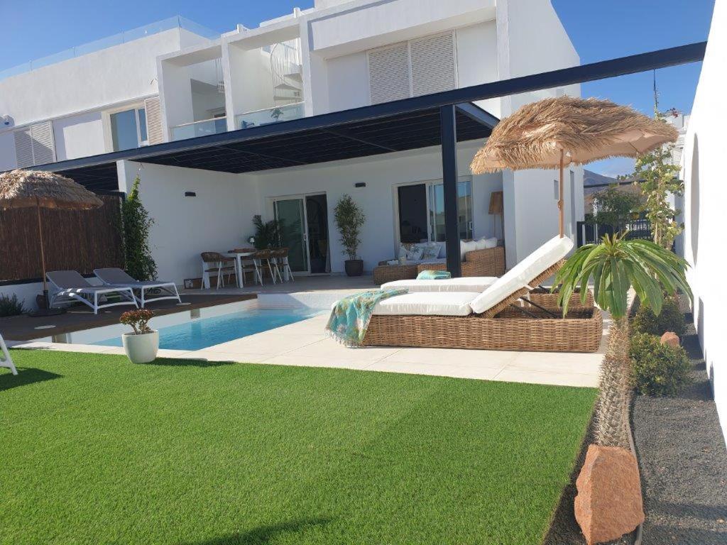Serena Holiday Homes By Livvo Плая Бланка Екстериор снимка