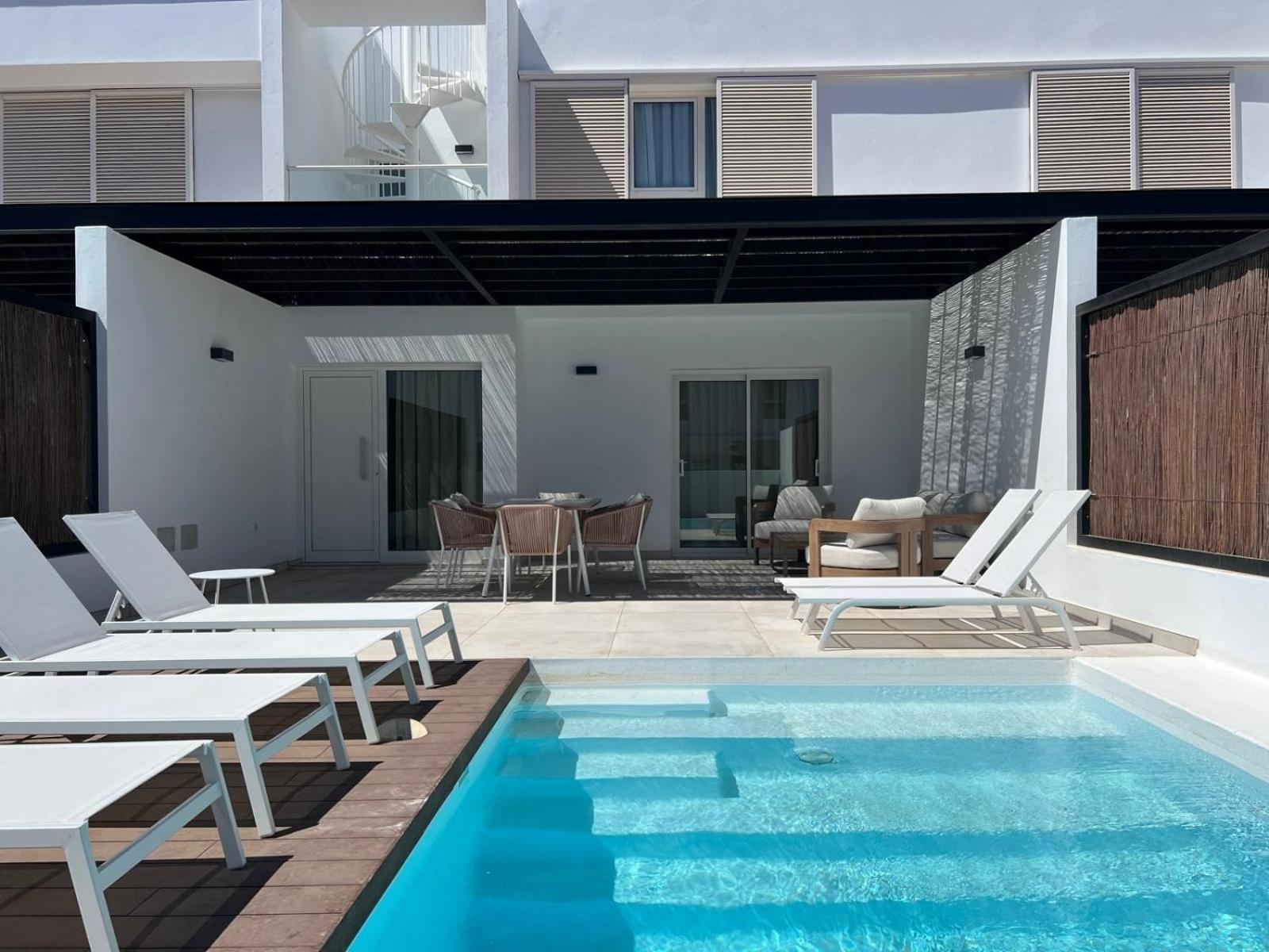 Serena Holiday Homes By Livvo Плая Бланка Екстериор снимка