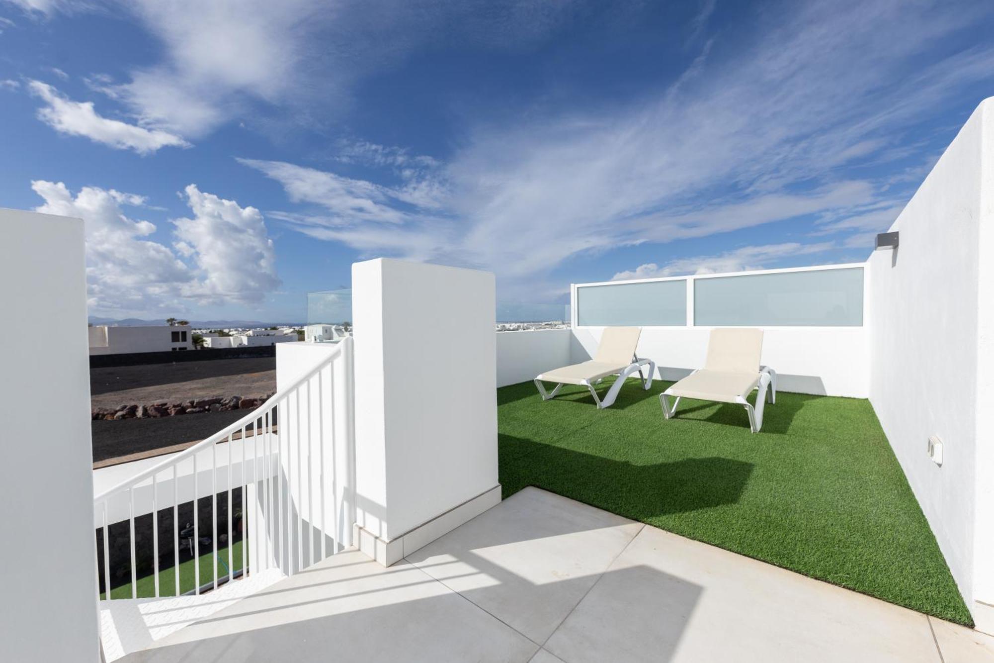 Serena Holiday Homes By Livvo Плая Бланка Екстериор снимка